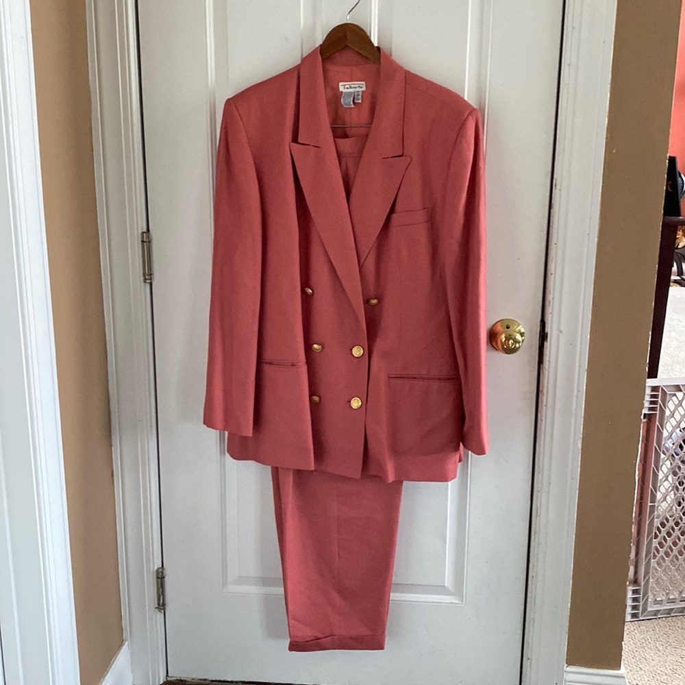 Talbots size 20 women’s 2 piece suit in dark coral